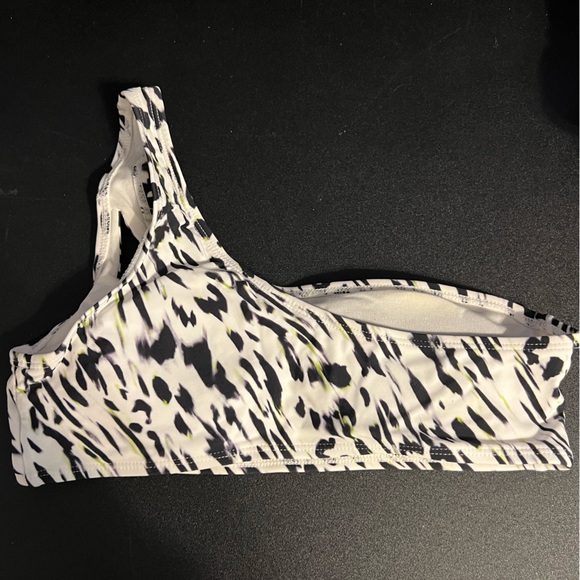 NWOT Carolina’s Saltwater Black & White Pattern Lime Green Accents Bikini Top - Picture 2 of 5